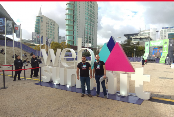 Imagen que ilustra a nuestro equipo de AMS representando a Crossjoin en la WebSummit 2019